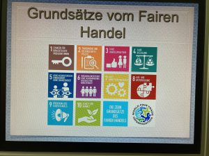 Das Bild zeigt eine Präsentation mit dem Titel 