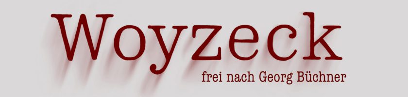 Text: "Woyzeck, frei nach Georg Büchner" in roter Schrift mit Schatteneffekt auf grauem Hintergrund.