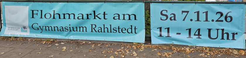 Banner mit der Aufschrift "Flohmarkt am Gymnasium Rahlstedt" und dem Datum "Sa 7.11.26" sowie der Uhrzeit "11 - 14 Uhr". Der Hintergrund ist hellblau.
